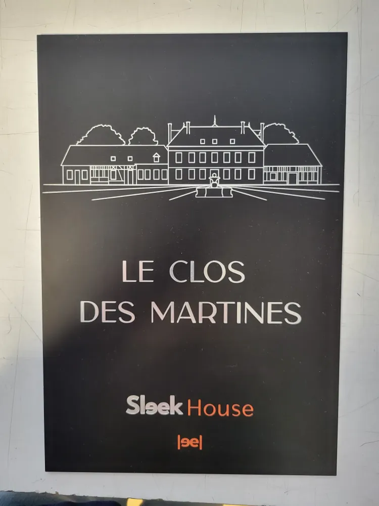 plaque alu noir gravée en creuxwebp